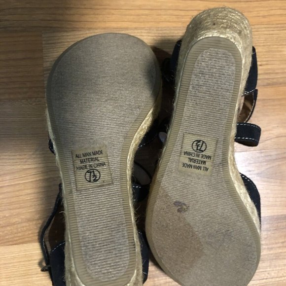 Ladies SODA Suede Wedge Shoes Size 7.5 Womens Shoes Wedges Summer - Picture 3 of 3